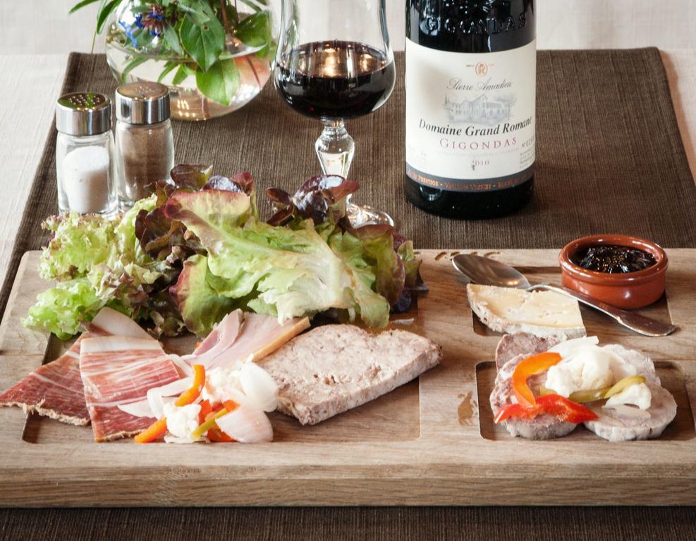Le Jas Du Mas Hotel Saint-Anthème Eksteriør billede